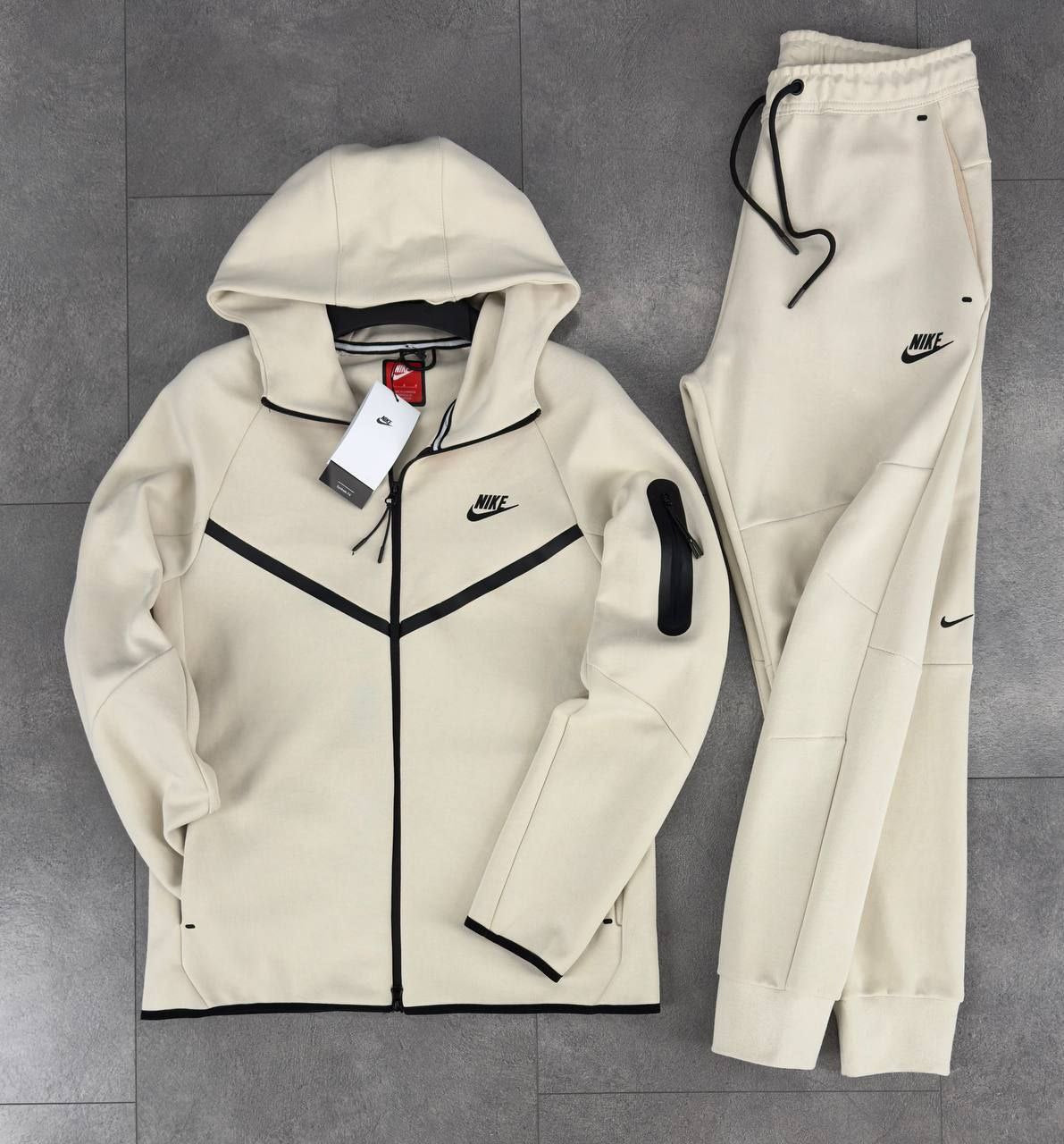 Nike-Tech Fleece - prvyit