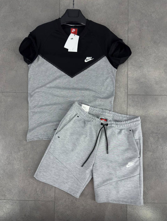 Nike Tech T-Shirt & Short