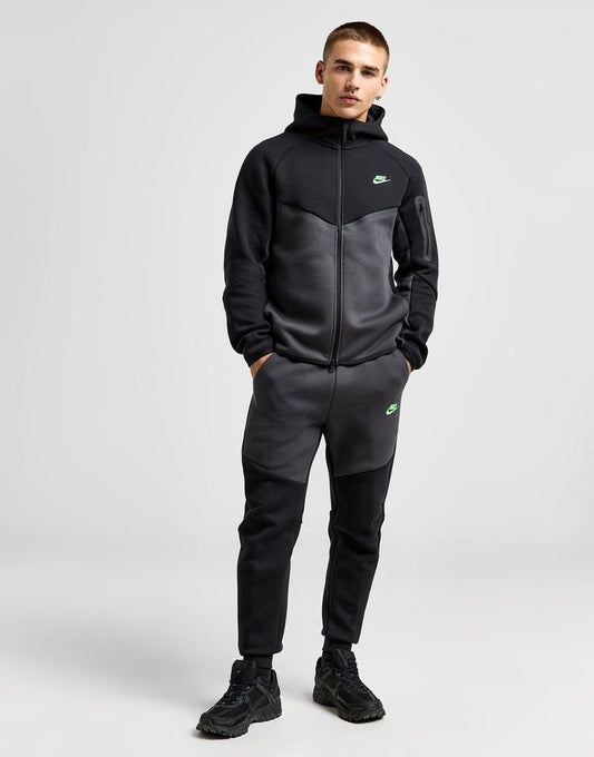 Nike Tech Fleece