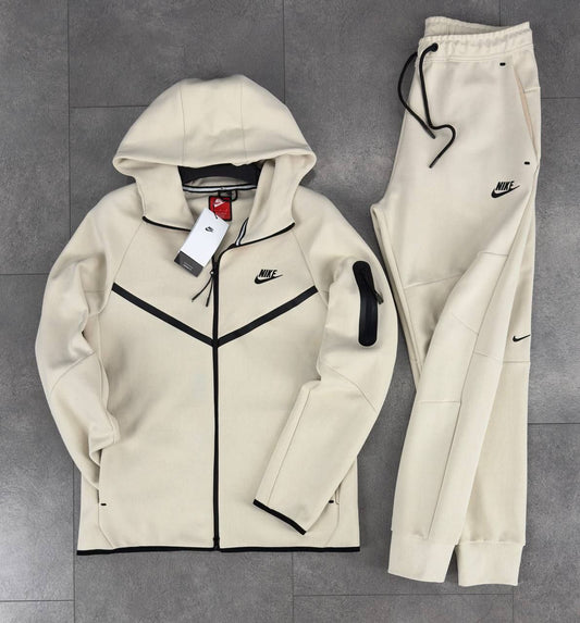 Nike-Tech Fleece